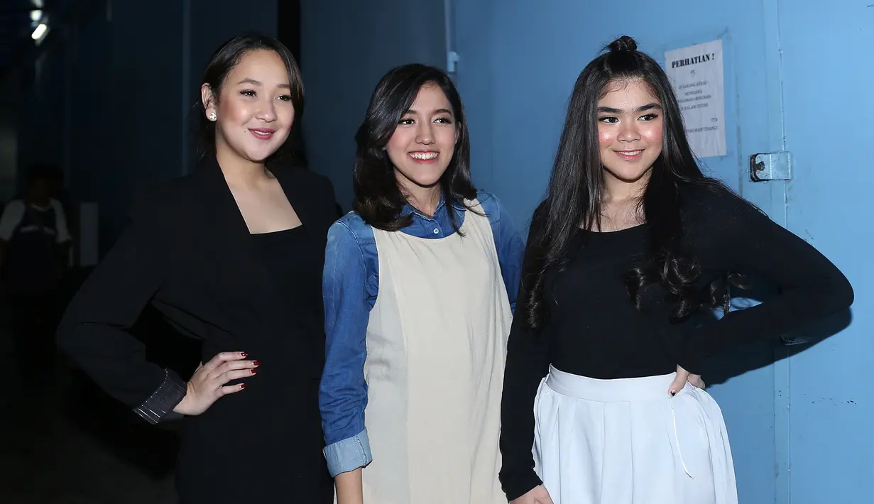 Hal yang tidak kalah penting adalah selalu saling terbuka dengan satu sama lain. Itu juga menjadi salah satu kunci kebersamaan grup vokal itu. (Andy Masela/Bintang.com)