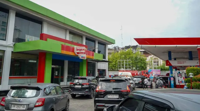 Darurat Antrean Panjang di SPBU Medan