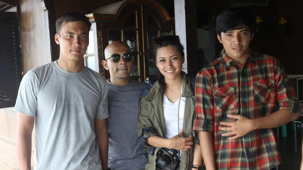 Pemain film 11:11 ditemui di lokasi syuting (Liputan6.com/ Hernowo Anggie)