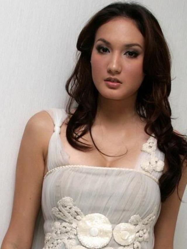 Dulu dan Kini: Transformasi Penampilan Nadine Chandrawinata yang