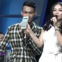 Pemenang Stand Up Comedy Academy Indosiar season pertama, Cemen dipertemukan dengan idolanya yaitu Zaskia Gotik.Ternyata, diam-diam Zaskia juga mengidolakan Cemen di acara komedi ini.