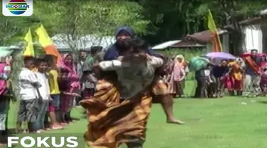 Lomba gendong istri ini dilangsungkan di Lapangan Bacukiki di kota Parepare, Sabtu (17/3/2018).