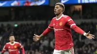 Striker Manchester United Rashford berselebrasi setelah mencetak gol ketiga timnya dalam laga melawan Tottenham Hotspur di Tottenham Hotspur Stadium, London, Sabtu, 30 Oktober 2021. (AP Photo/Frank Augstein)