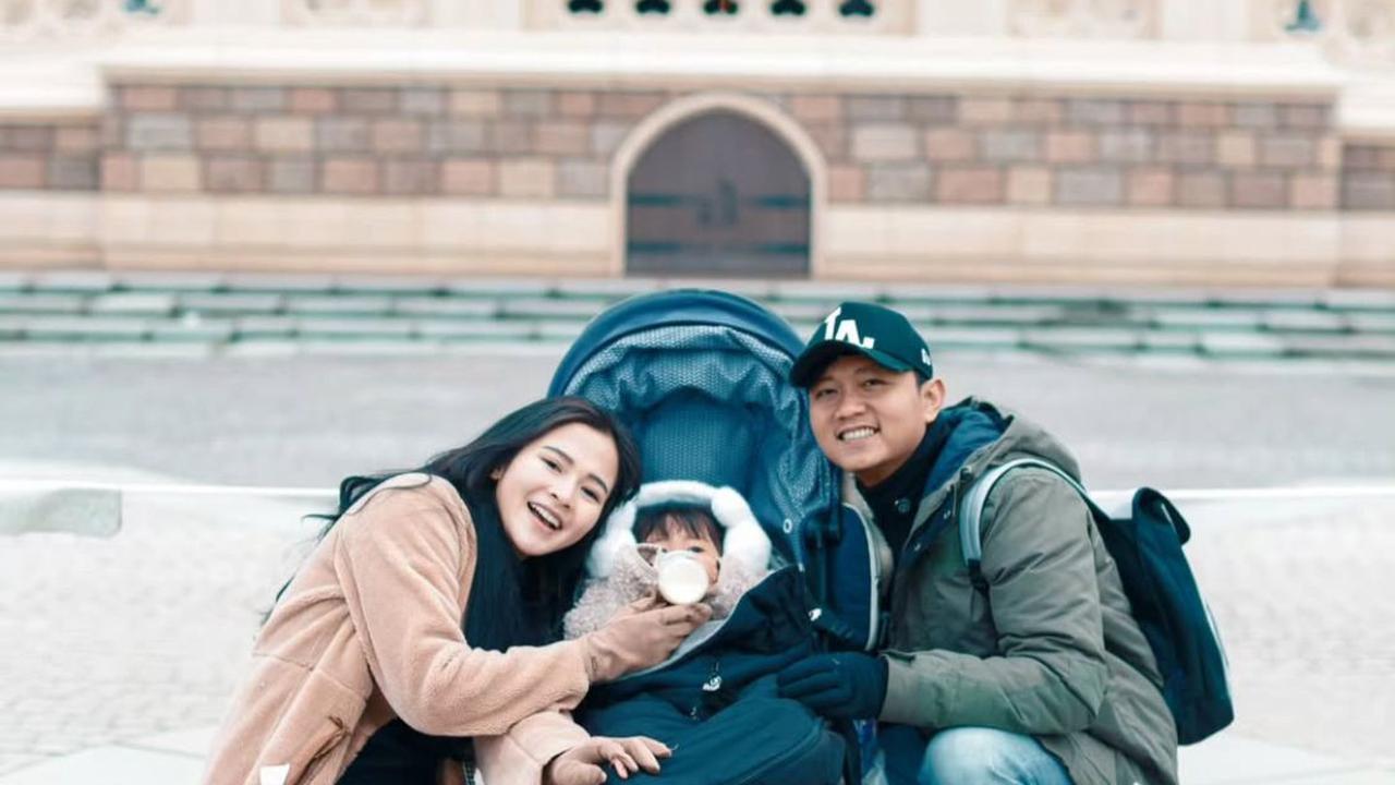 Denny Caknan dan Bella Bonita Habiskan Waktu di Disneyland Jepang, Momen Dek Cunda Bikin Gemas