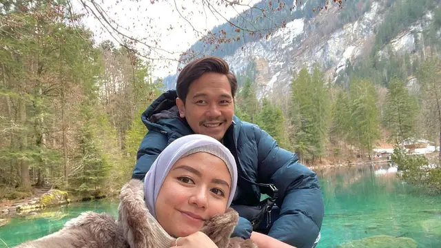 Tampil Mesra, Ini 7 Momen Liburan Tika Ramlan Eks T2 di Eropa Bersama Suami