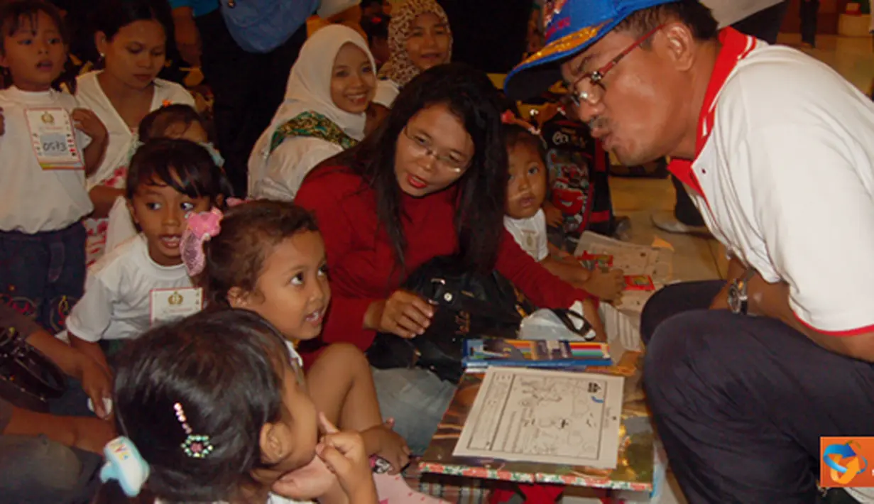 Citizen6, Surabaya: Selain fun bike, digelar juga mewarnai yang diikuti 1.500 anak-anak Pendidikan Anak Usia Dini (PAUD) se-Surabaya  di Gedung Moeljadi dan Gedung Martadinata. (Pengirim: Penkobangdikal)