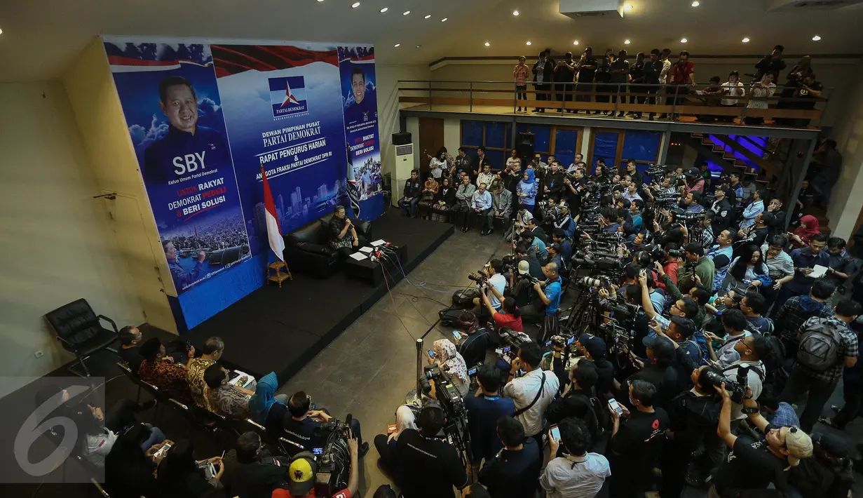 SBY menuturkan, setiap mantan presiden dan wakil presiden mendapat pengamanan dari Paspampres. Yang diamankan adalah orangnya, kegiatannya, dan kerahasiaan pembicaraannya, Jakarta, Rabu (1/2). (Liputan6.com/Faizal Fanani)