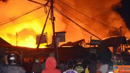 Citizen6, Samarinda: Kebakaran terjadi di Pasar Kemuning, Sabtu (8/5). (Pengirim: Achmad Hidayat)