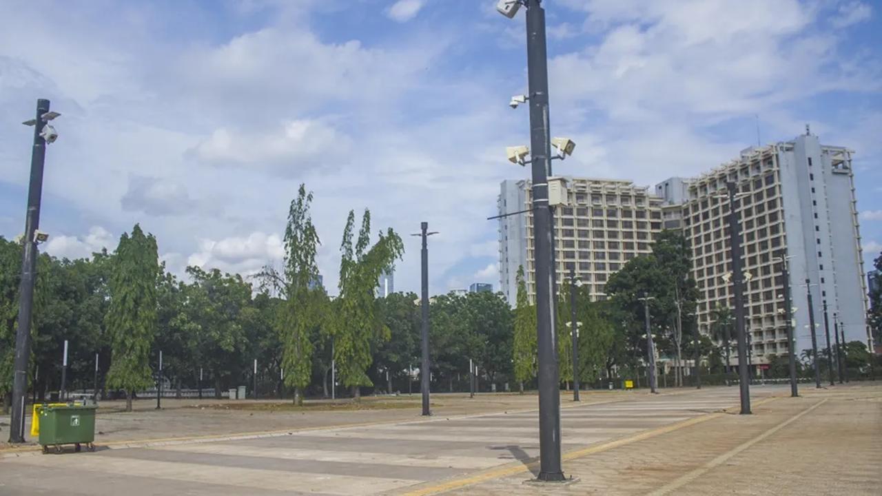 Masih di sekitaran Senayan, tempat ini juga tongkrongan muda mudi Jakarta era 90-an. Parkir Timur Senayan pada masanya selalu dipenuhi anak gaul Jakarta.