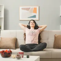 Musik bisa menjadi salah satu cara untuk menstimulasi otak. (Foto: Freepik/stockking)