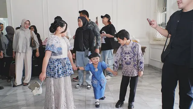 Gaya Kompak Amora Lemos, Arsy Hermansyah, dan Ameena Atta Tenteng Tas Branded Puluhan Juta di Lamaran Aaliyah Massaid, Siapa Paling Mahal?