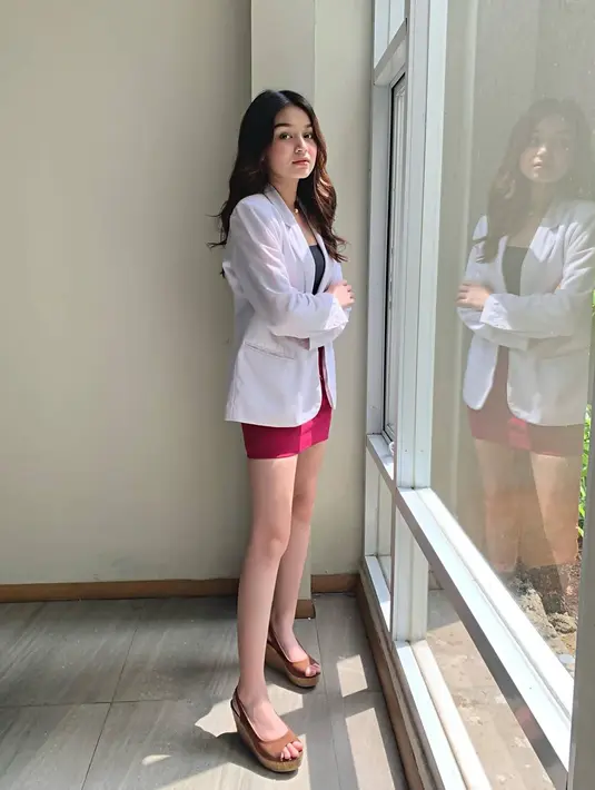 Punya paras menawan, para penggemar kerap mengikuti aktivitasnya sehari-hari dalam media sosial Instagram. Apalagi sejak banyak menghiasi layar kaca di SCTV, wanita kelahiran Sumatra Barat ini pun semakin populer. (Liputan6.com/IG/@ichanabilahh)