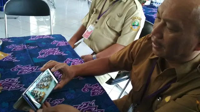 Cara Kepala Sekolah SMAN 2 Cirebon Pantau Pelaksanaan UNBK