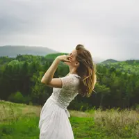 Iya jujur, aku kangen sama kamu. Kangen melihat senyuman kamu, kangen mendengar suara kamu, dan kangen menggenggam tangan kamu. (Foto: thoughtcatalog.files.wordpress.com)