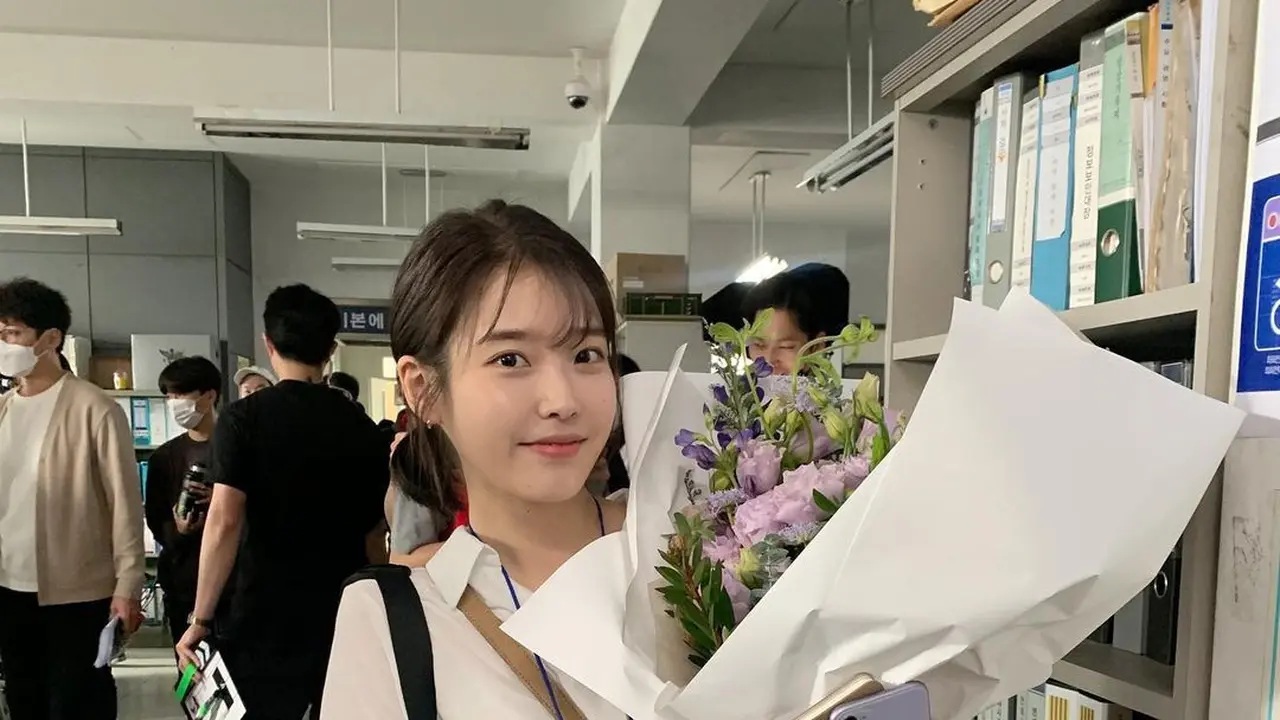 IU. (Instagram/ dlwlrma)