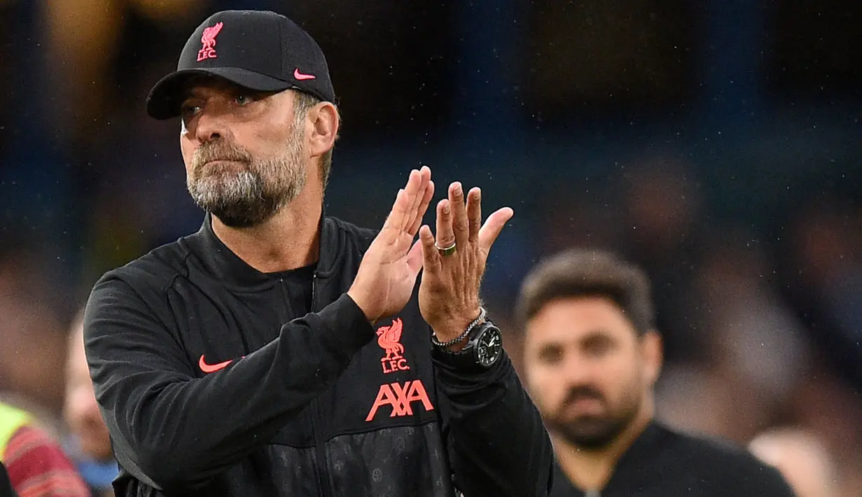 Jurgen Klopp berhasil menemukan racikan terbaik Liverpool sejak didatangkan pada 2015 lalu. Buktinya, The Reds mampu meraih gelar Liga Inggris pertamanya dan Liga Champions. Pada musim ini, Liverpool juga berhasil menempati posisi runner up dengan raihan 41 poin. (AFP/Paul Ellis)