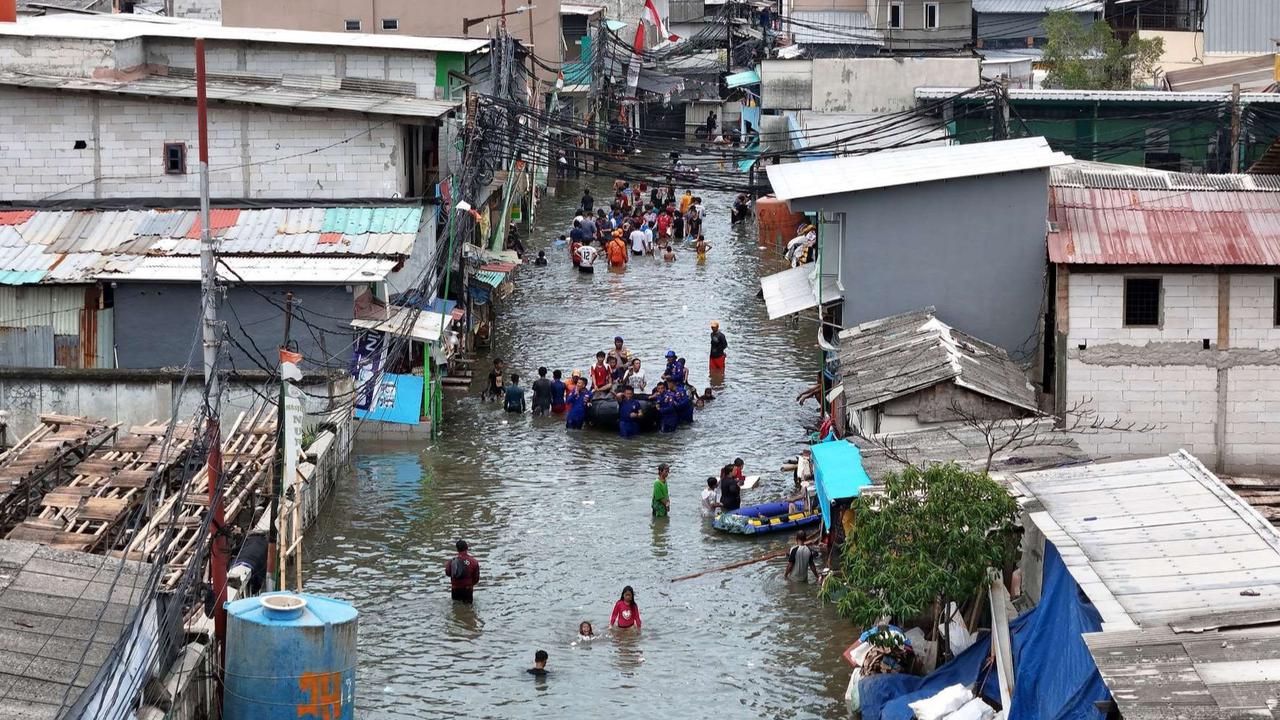 Penurunan Tanah Disebut Jadi Penyebab Banjir Rob, Warga Diimbau Pakai Air PAM