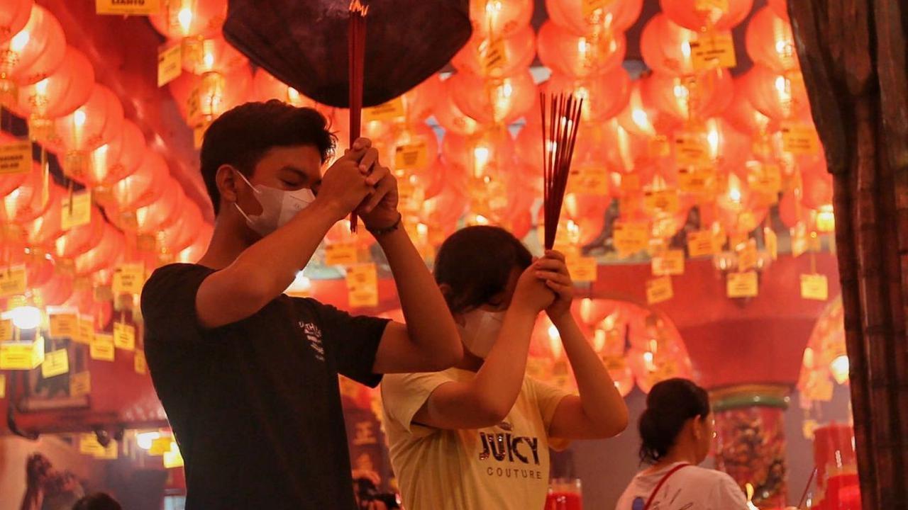 Sembahyang malam pergantian tahun baru imlek