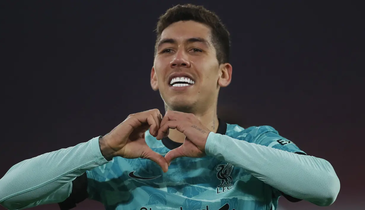 Roberto Firmino. Gelandang asal Brasil ini didatangkan Liverpool pada awal musim 2015/2016 dari Hoffenheim dengan nilai transfer 29 juta Poundsterling, lebih besar dari penawaran Manchester United kepada Hoffenheim meski lebih dulu bernegosiasi. (AFP/Lee Smith/Pool)