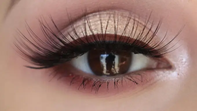 Eyeliner Habis? Tenang, Masih Ada Liquid Lipstik