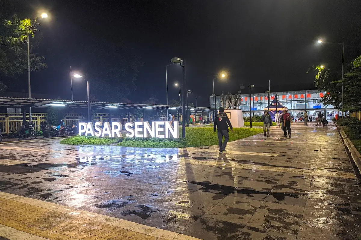 Temukan tempat makan 24 jam di Pasar Senen