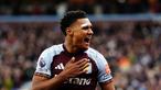 Penyerang andalan Aston Villa, Ollie Watkins melakukan selebrasi usai mecetak gol ke gawang Liverpool pada laga pekan 37 Premier League 2025/2026, Sabtu (16/5/2026) diini hari WIB. (AP Photo/Jacob King)