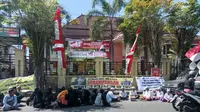 Anak SD Ikut Ramaikan Demo di PN Jember, Minta Kiai Fahim Terdakwa Pencabulan Santri Dibebaskan
