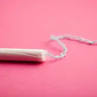 Cewek malang ini harus menerima keisengan pacarnya sendiri! Kampret!