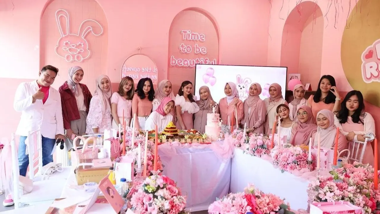 Sejumlah influencer hadir di intimate gathering di Perayaan Ulang Tahun Ke-5 Band Lensa Kontak Lokal
