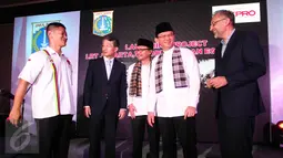 Suasana peluncuran tiga proyek LRT, Velodrome dan Lapangan di Gedung KNPI, Jakarta, Rabu (22/6). Pembangunan tersebut dilakukan untuk menunjang fasilitas infrastruktur Asian Games dan ditargetkan selesai pada Februari 2018. (Liputan6.com/Faizal Fanani)