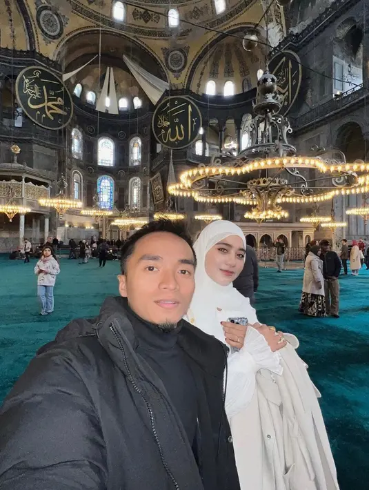 Sherel sempat menutupi wajahnya dengan cadar beberapa waktu lalu. [Instagram.com/sherel_thalib]