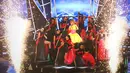 Lagi-lagi kilau kembang api diakhir lagu Jenita Janet menyemaraki gemerlap panggung  yang begitu indah.(Bambang E.Ros/Bintang.com)