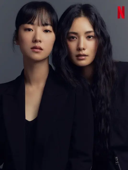 <p>Nana After School dan Jeon Yeo Been tampil elegan dengan busana serba hitam. (Foto: Instagram/ @jin_a_nana)</p>