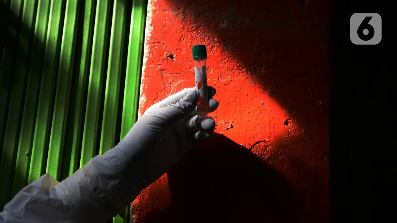 FOTO: Pedagang Pasar Thomas Jalani Tes Swab COVID-19