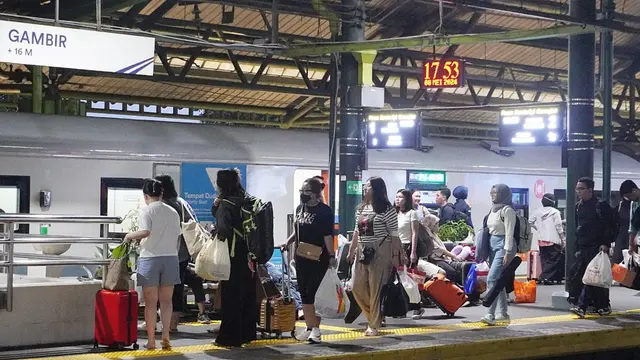 PT Kereta Api Indonesia (Persero) mengoperasikan 20 kereta api (KA) tambahan untuk antisipasi libur panjang Waisak 2024. (Foto:KAI)