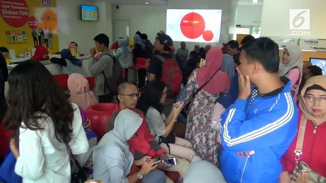 Ratusan warga Bogor memenuhi kantor sebuah provider karena gagal melakukan regristasi no Hand phone.