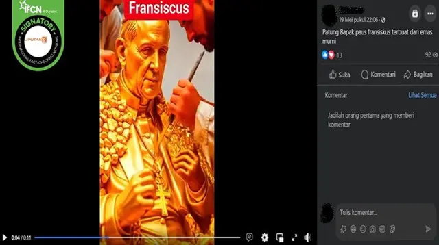 Gambar tangkapan layar&nbsp;video yang diklaim proses pembuatan patung Paus Fransiskus yang terbuat dari emas. (sumber: Facebook)