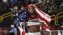 Kevin Durant merayakan keberhasilan Amerika Serikat rebut emas Olimpiade Tokyo 2020 (AFP)