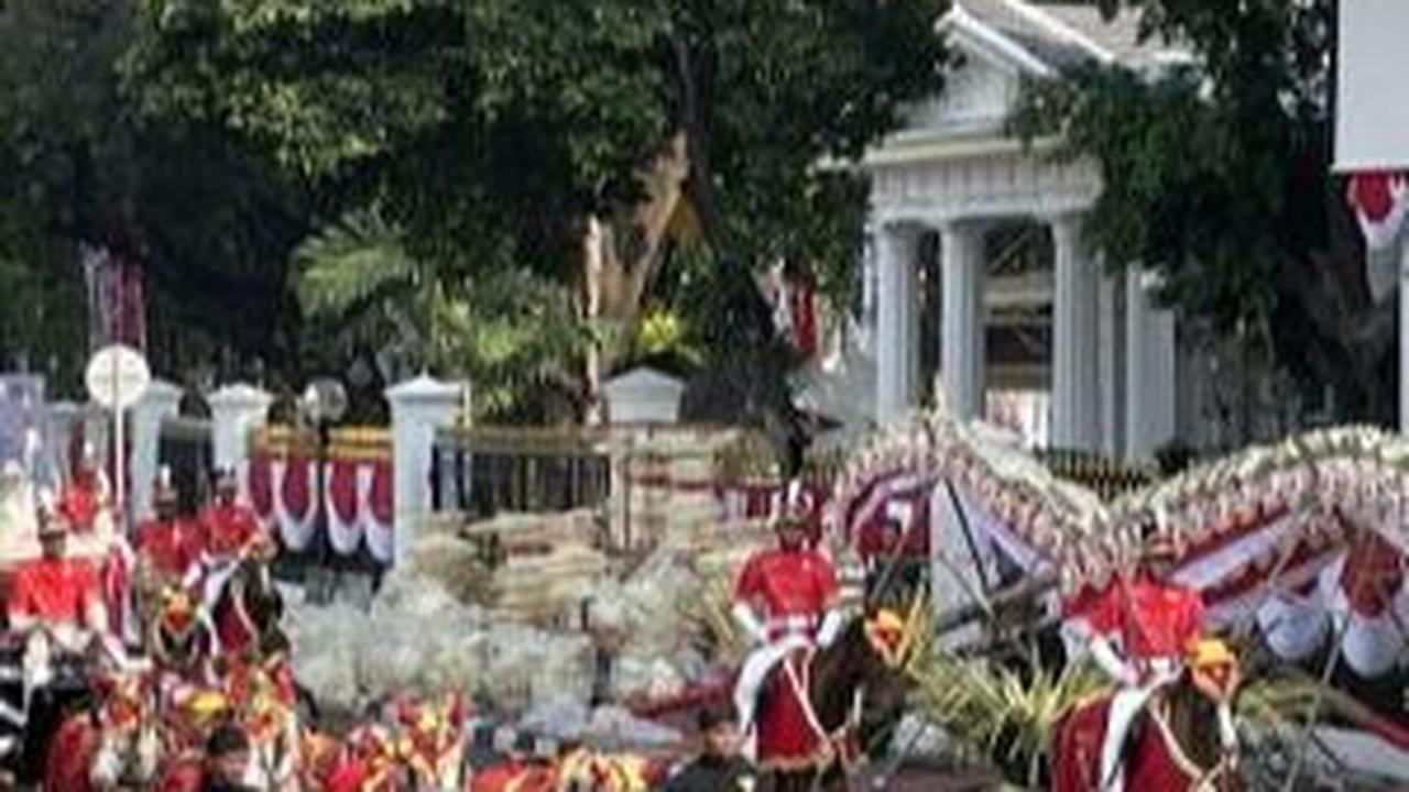 Tiba di Istana, Bendera Pusaka dan Naskah Proklamasi Dibawa Kereta Kencana Ki Jaga Rasa