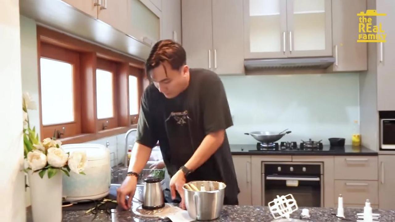 7 Potret Dapur Artis dengan Beragam Bentuk, Dari yang Mewah Banget Sampai yang Unik