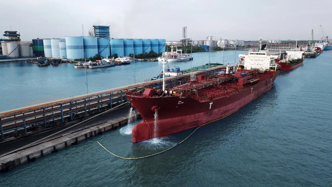 Aktivitas di Pelabuhan Dumai kelolaan PT Pelindo I (Persero)