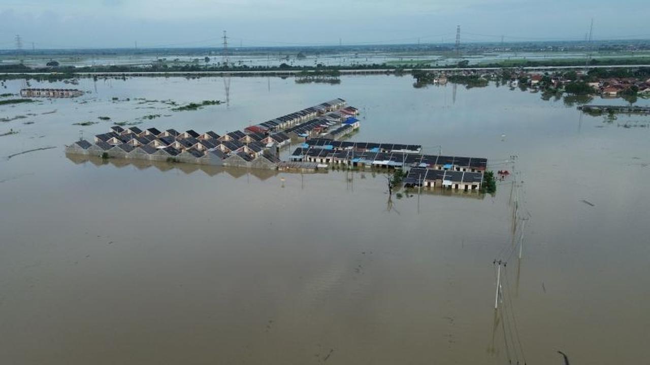 Pemkab Bekasi Tambah Titik Pengungsian, Optimalkan Evakuasi Korban Banjir Bekasi