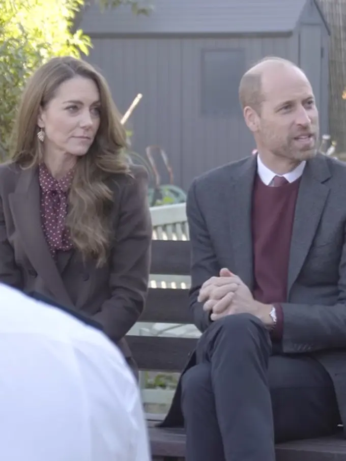 Gaya Comeback Penuh Makna Kate Middleton Saat Kunjungan Pertamanya, Tampil Kembar dengan Pangeran William