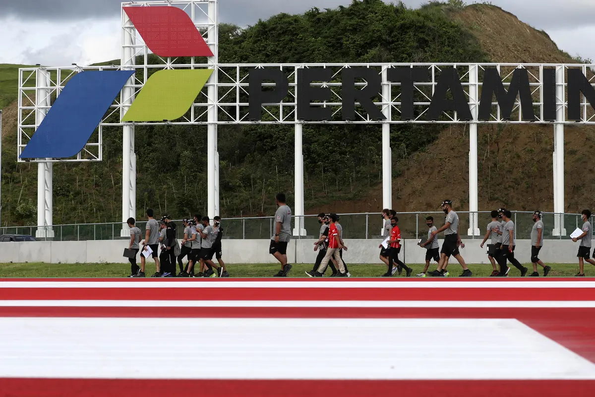 Foto: Jelang World Superbike Mandalika, Dari Santai di Pinggir Sirkuit Hingga Motor Mogok