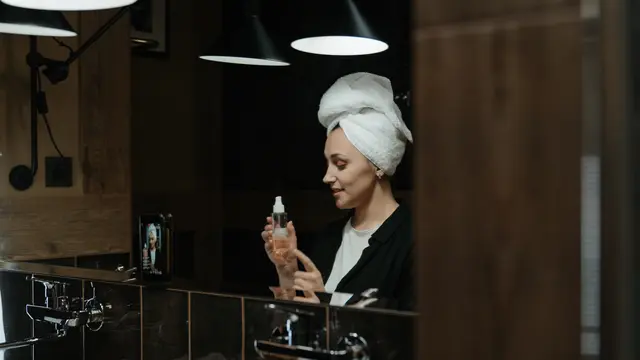 5 Kiat Perawatan Kulit Anti Penuaan Sederhana dan Mudah Diterapkan Sehari-hari