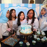 Banyak para penggemar memiliki komunitas  untuk artis idolanya. Begitu juga dengan artis Cut Syifa, yang telah memiliki banyak penggemar dengan beberapa komunitas. (Bambang E Ros/Bintang.com)