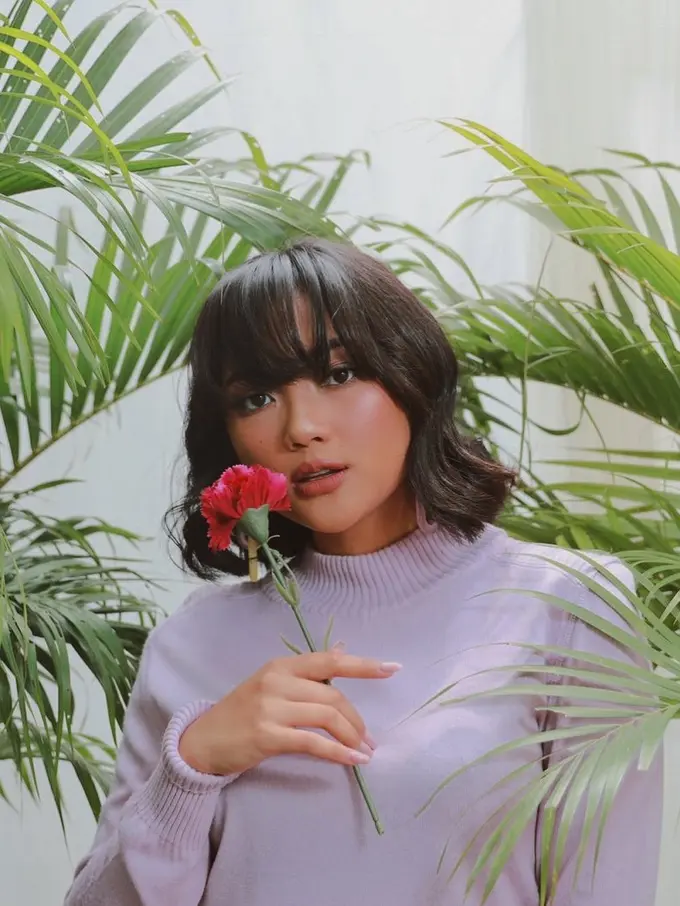 Warna Sweater yang Cocok untuk Kulit Sawo Matang, Intip 6 Inspirasinya dari Marion Jola-Putri Marino