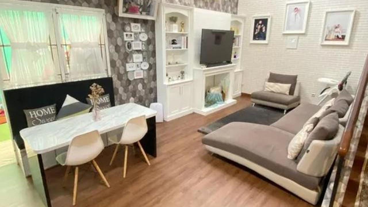 10 Potret Ruang Keluarga Rumah Fairuz A Rafiq dan Sonny Septian, Bergaya Classic Contemporary