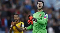 Ekspresi kiper Arsenal, Petr Cech usai timnya mengalahkan Burnley pada lanjutan Premier League pekan ke-7 di Stadion Turf Moor, (2/10/2016). (Action Images via Reuters/Jason Cairnduff)