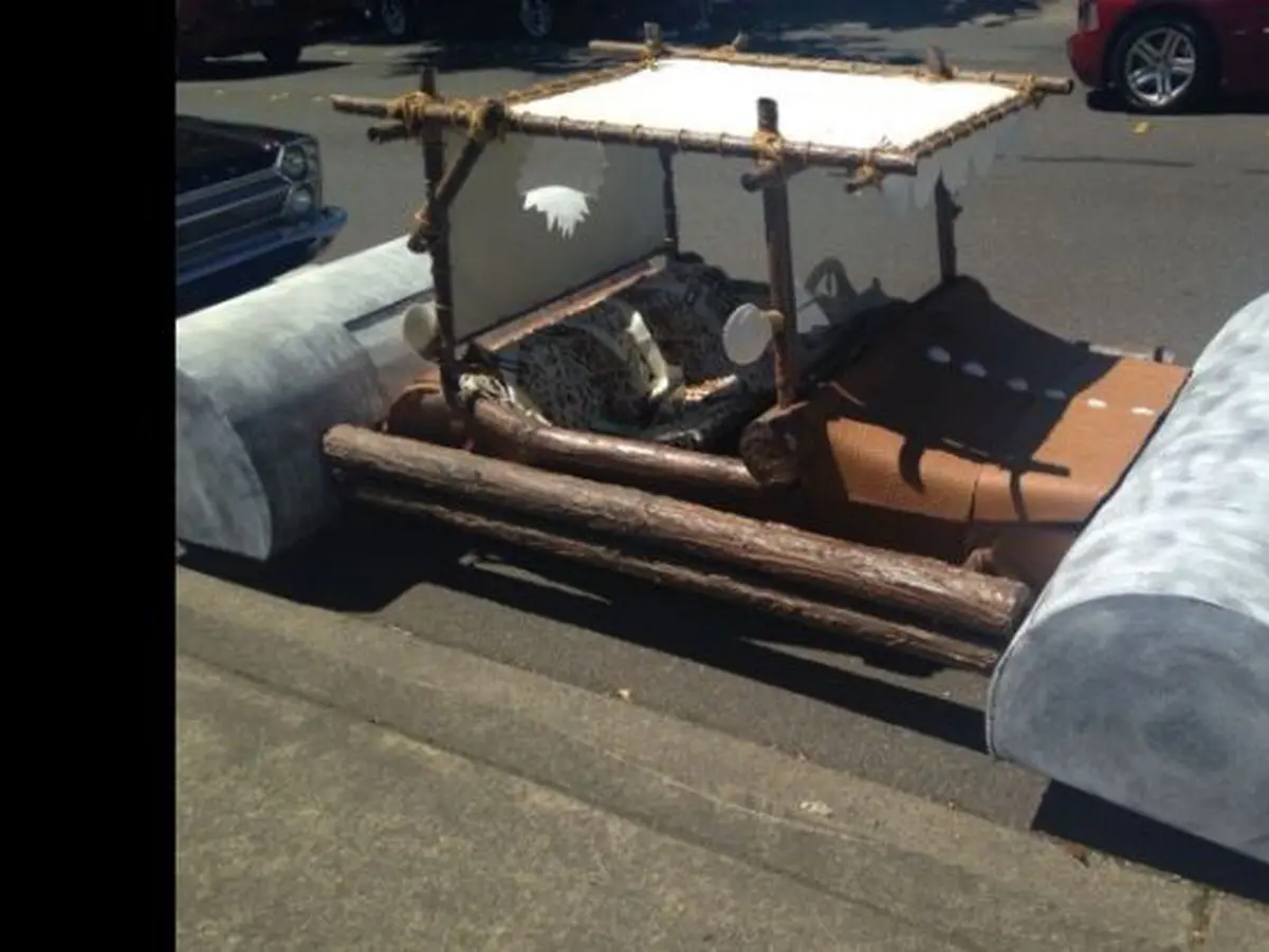 Mobil Flintstone Bikin Heboh, Gentayangan di Jalan Raya - Otomotif  Liputan6.com
